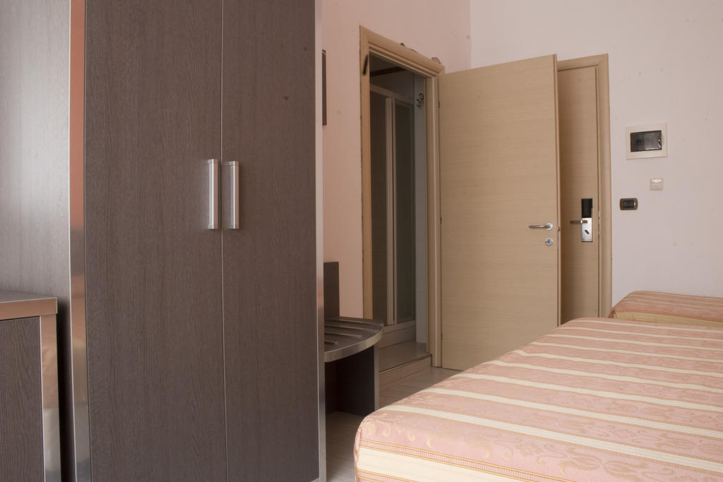 Hotel Renato Sesto San Giovanni Szoba fotó