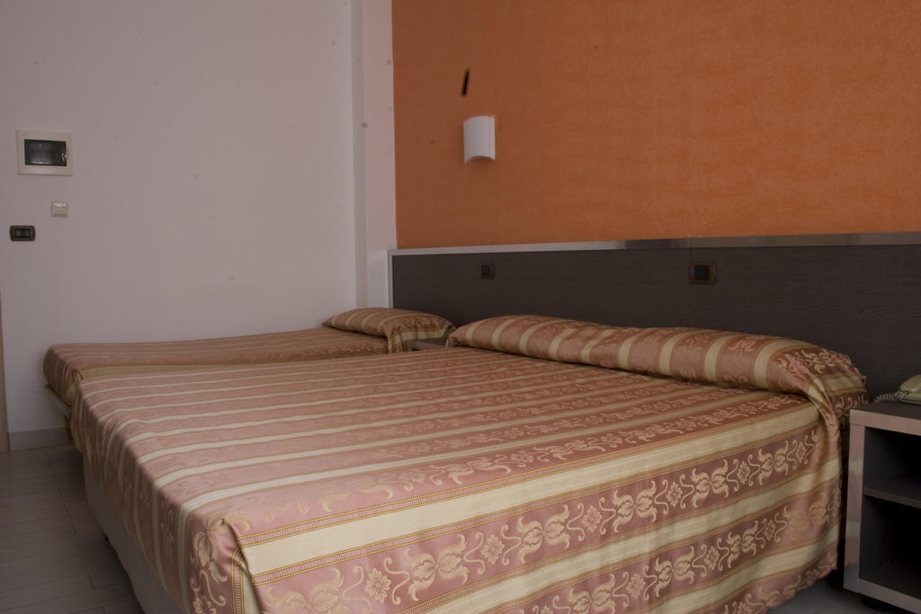 Hotel Renato Sesto San Giovanni Szoba fotó