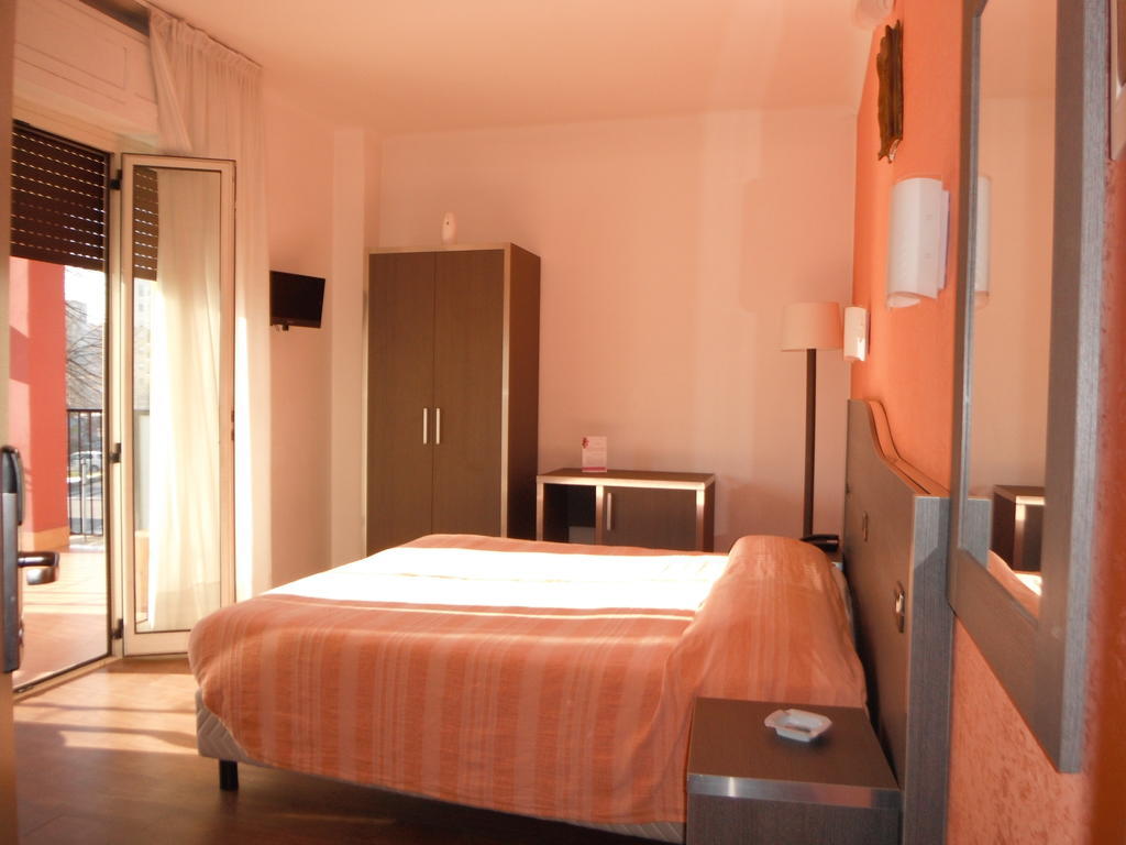 Hotel Renato Sesto San Giovanni Szoba fotó